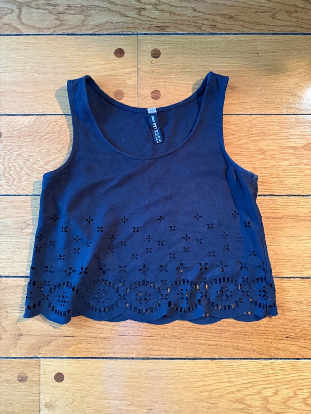 Design Lab Lord & Taylor Navy Laser-Cut Hem Tank